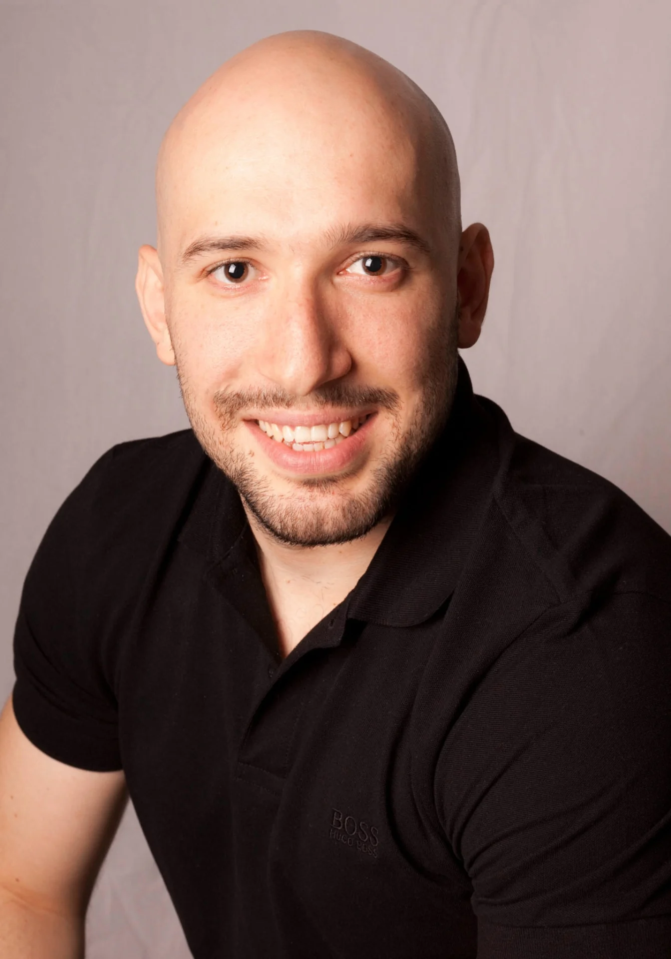 Azur Begić – Gründer von GoogleLead Portrait von Azur Begić, Gründer von GoogleLead.